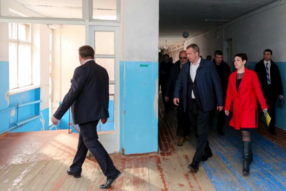 Астраханские дети учатся в опасной школе