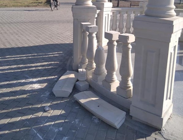 Астраханская полиция ищет хулиганов, испортивших парк им.Ленина