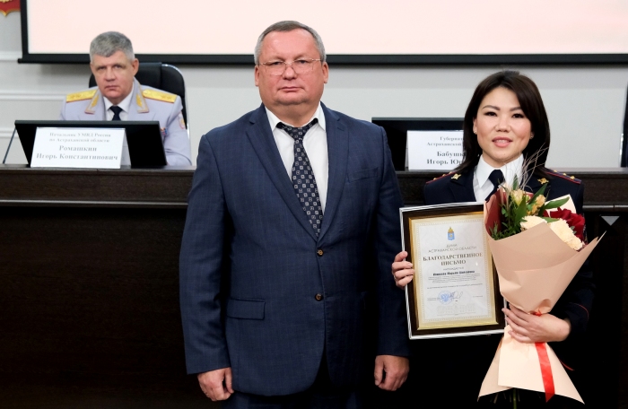 Игорь Мартынов вручил благодарственные письма сотрудникам астраханской полиции