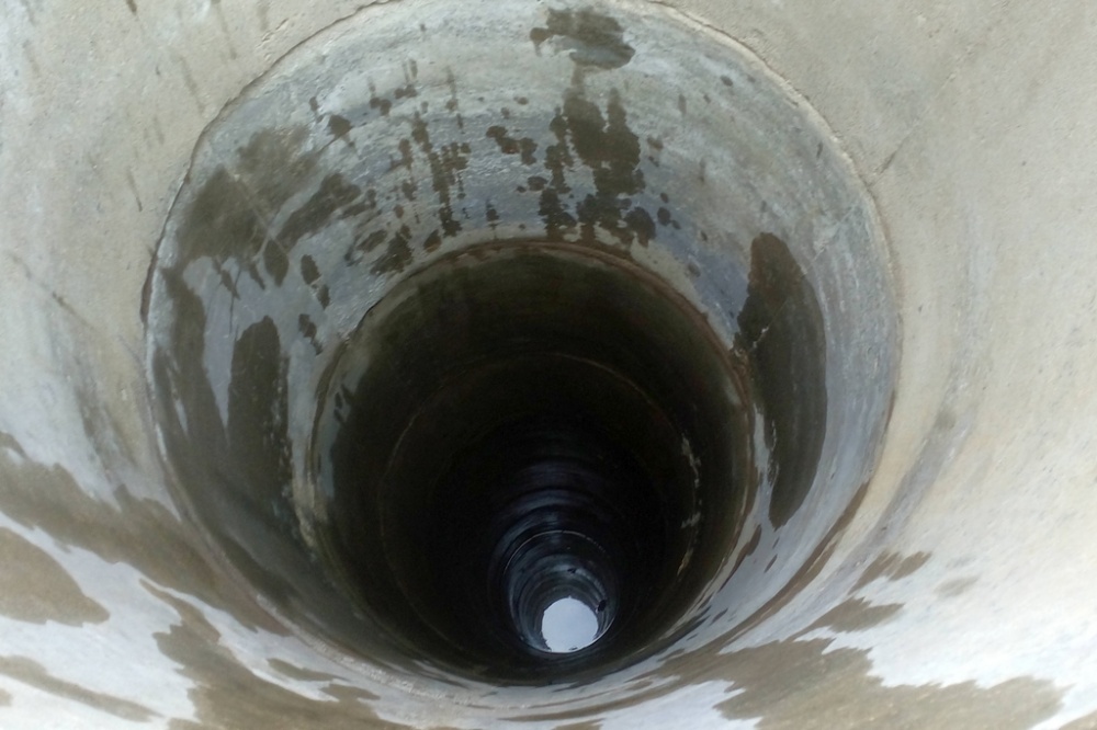 Астраханка упала в колодец глубиной три метра