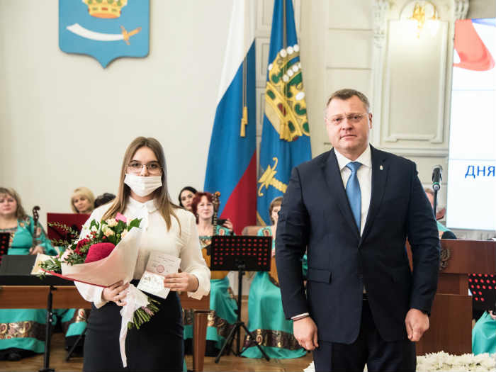 Накануне Дня Конституции юные астраханцы получили паспорта 