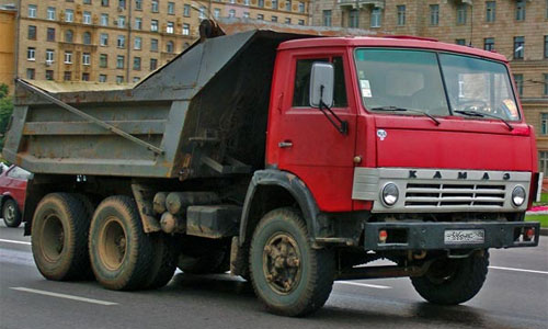 В Астрахани КАМАЗ насмерть сбил женщину