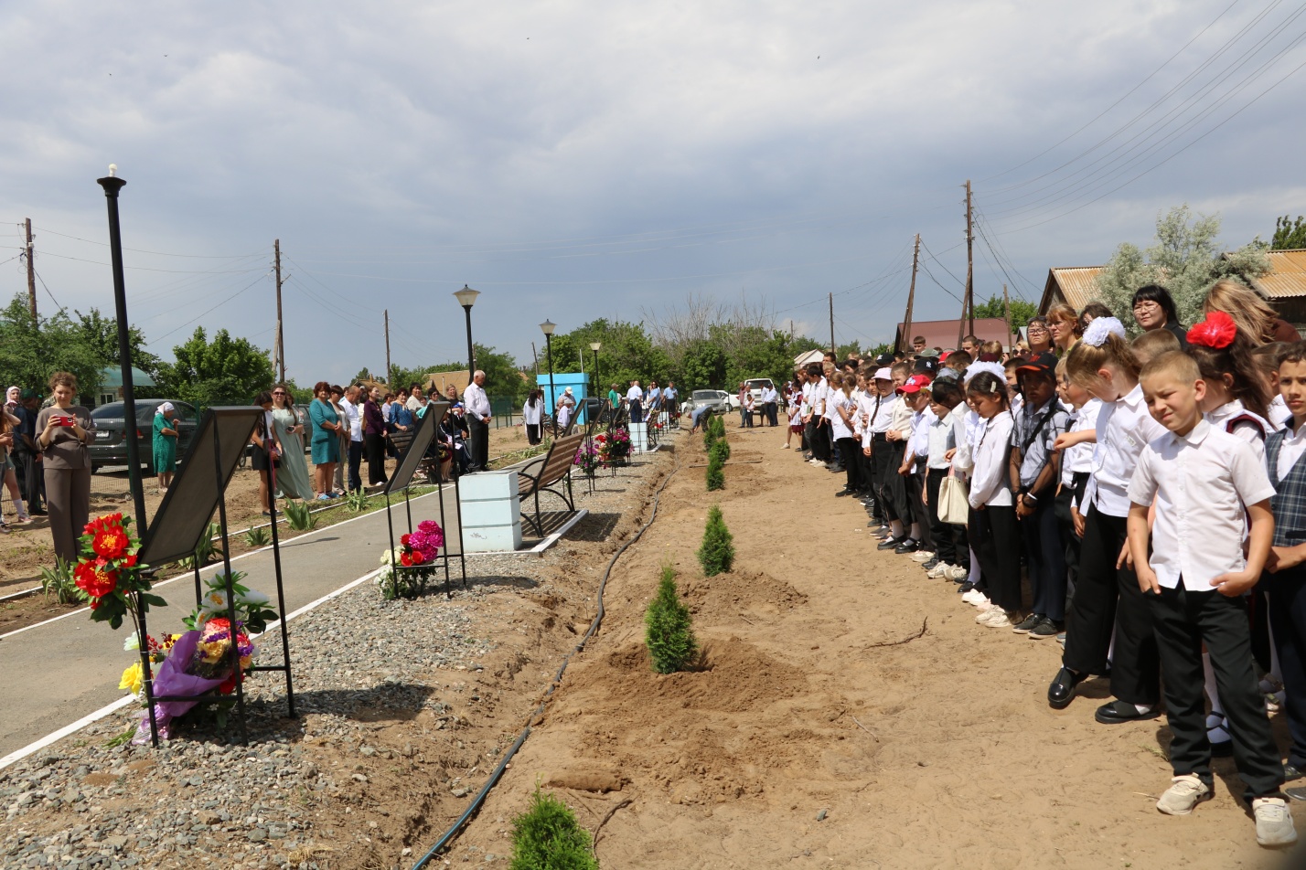Парк героев-земляков, погибших в ходе СВО, открыли в астраханском селе