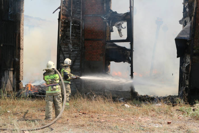 Пожар в астраханском троллейбусном парке потушен