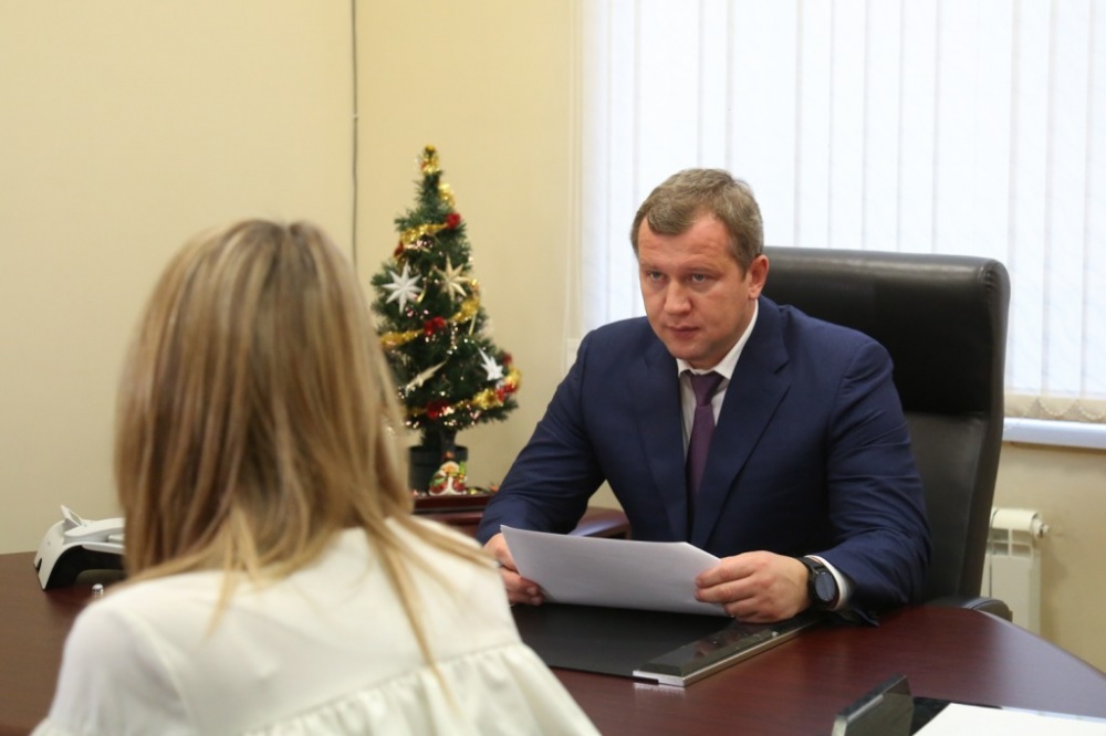 Детский сад в Военном городке, квартира для сироты... Астраханцы поделились своими проблемами с Сергеем Морозовым