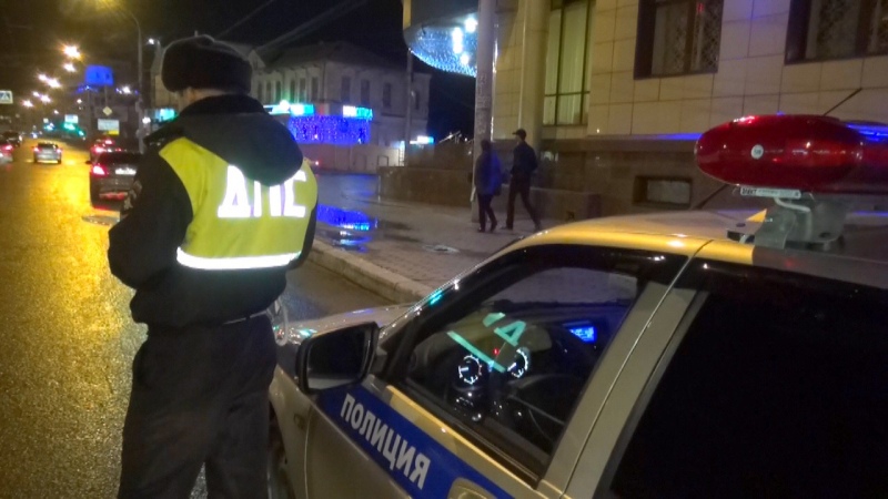 Астраханские полицейские увидели, как ребенок упал в обморок, и вот что они сделали