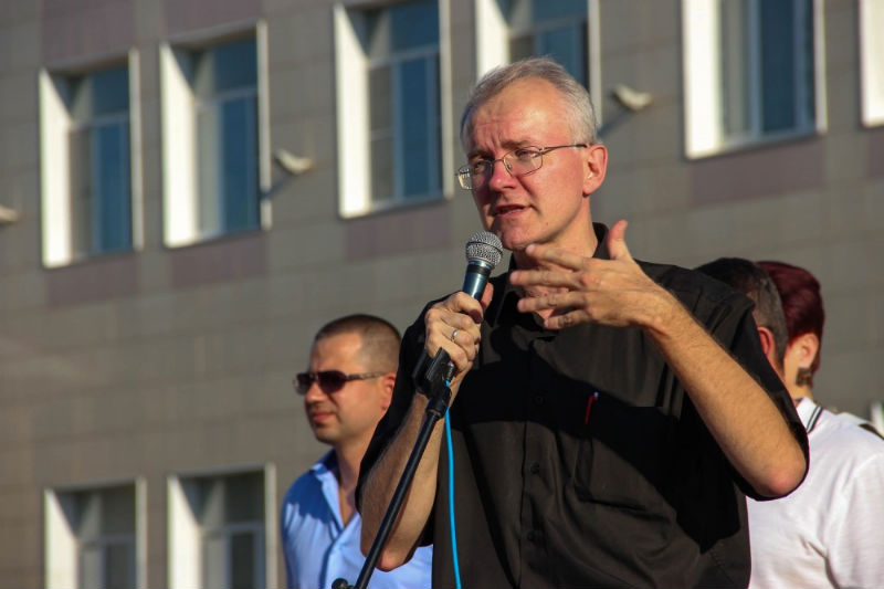 Депутат Госдумы РФ Олег Шеин предложил астраханцам самим перераспределить региональный бюджет 