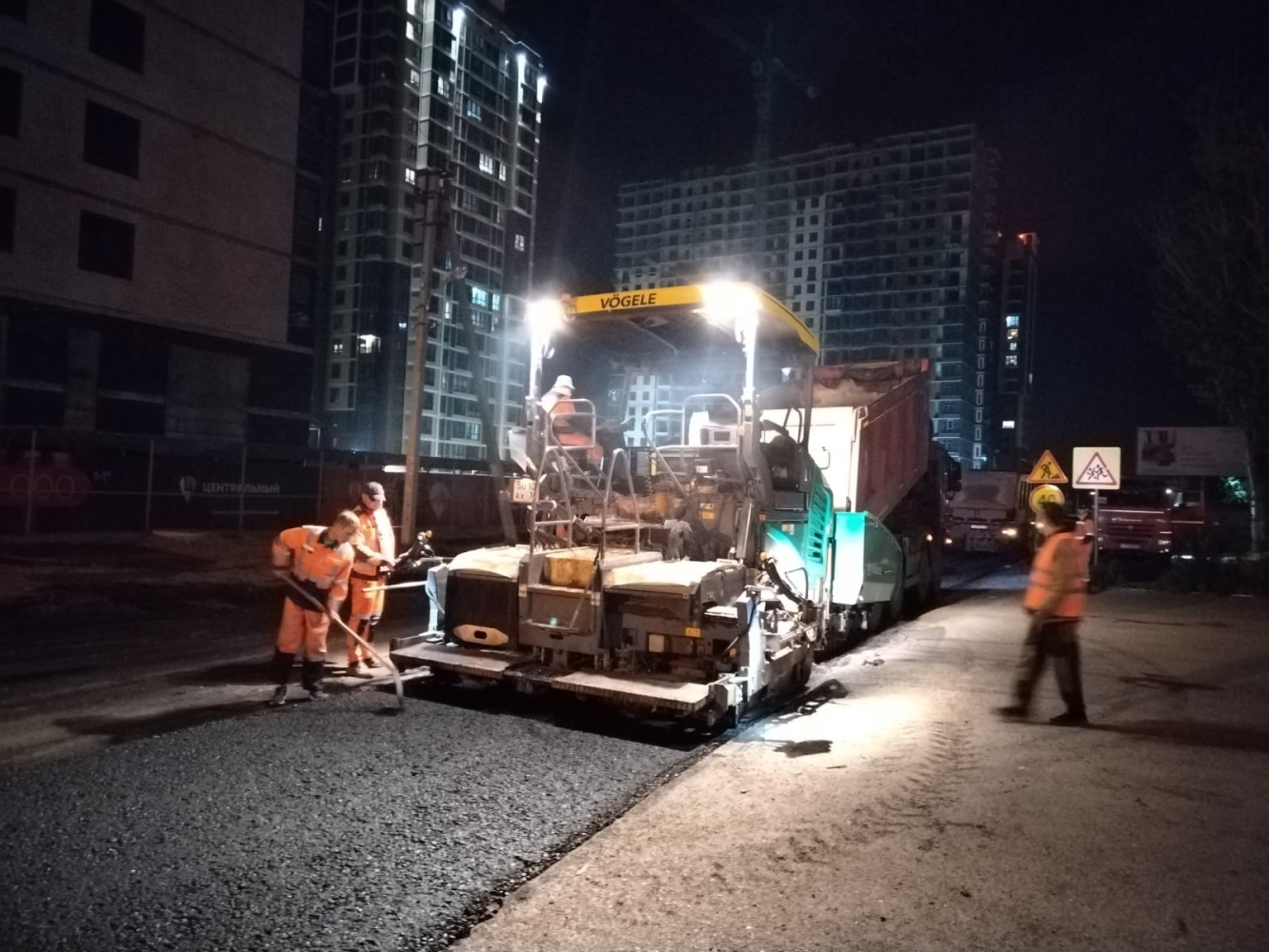 В Астрахани на Ахшарумова заменят 21 тысячу кв. метров асфальта