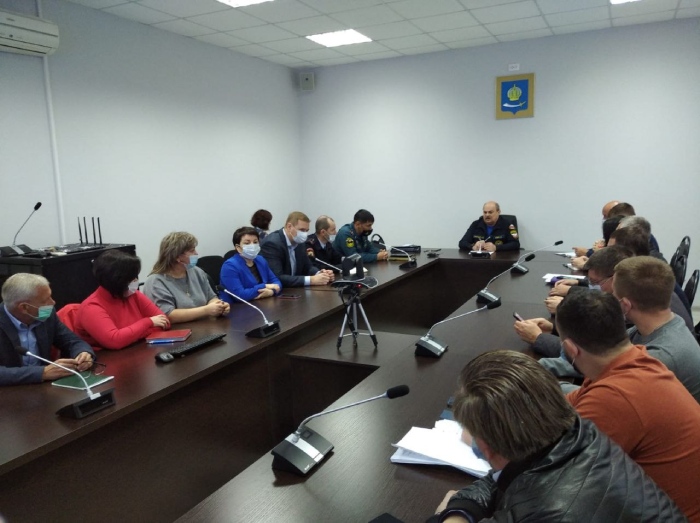 Решается вопрос о сносе здания на Бакинской: в Астрахани прошло экстренное заседание комиссии по ЧС