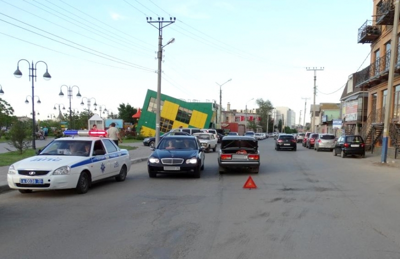 В Астрахани под машину попала трехлетняя девочка