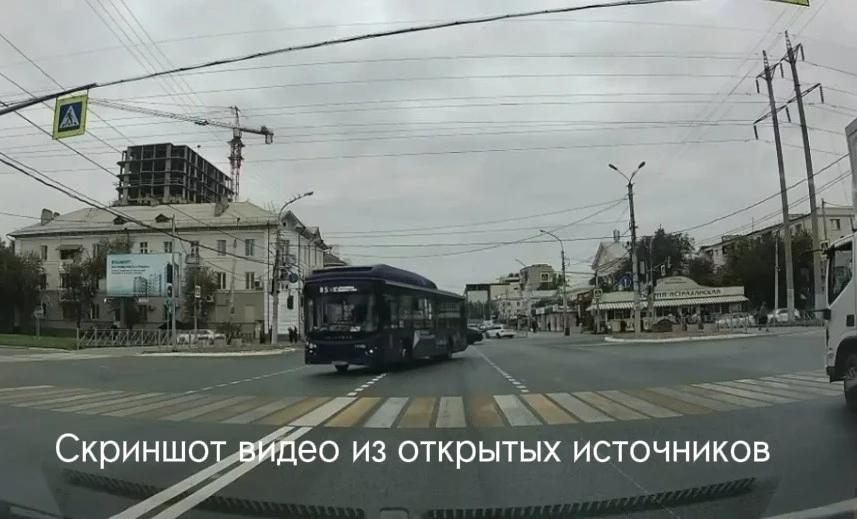 Водителя пассажирского автобуса в Астрахани привлекли за грубое нарушение ПДД