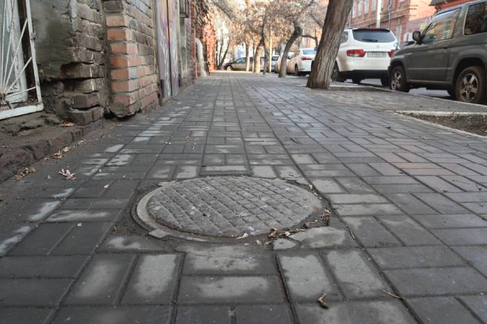Уже более 100 канализационных люков установили в этом году в Астрахани