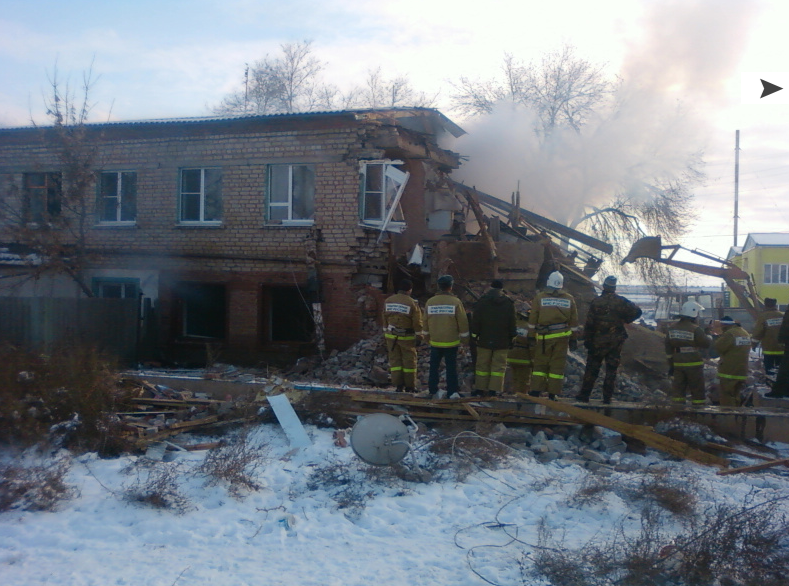 Фото взрыва в Лимане и номер телефона "горячей линии" МЧС