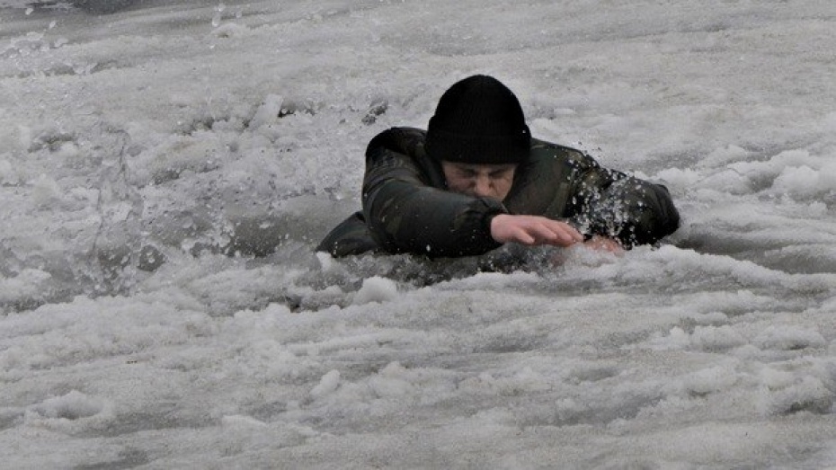 В Трусовском районе Астрахани мужчина провалился под лед