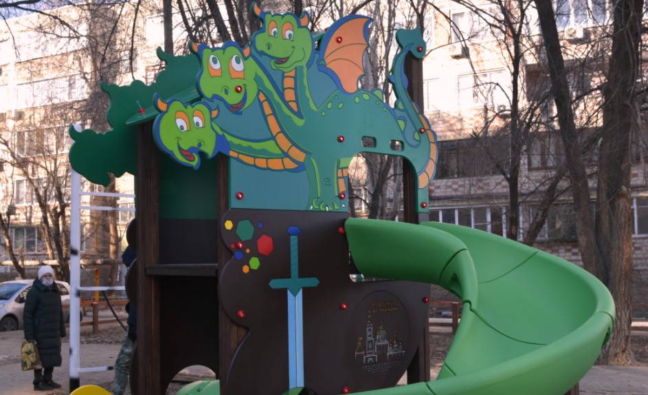 В Астрахани появился сказочный городок для детей