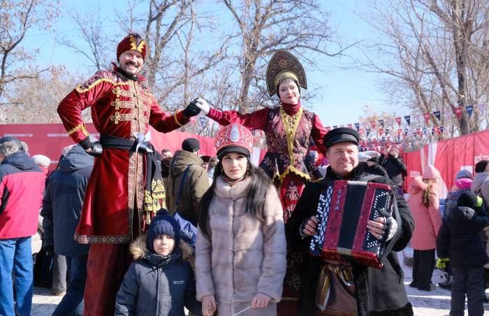 В Астрахани свыше 3000 человек отпраздновали Масленицу в парке «Аркадия»