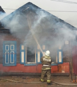 Вчера в Астрахани горели дом и убежище
