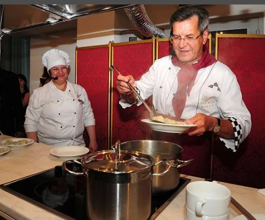 Поедет ли Александр Жилкин работать поваром в Индонезию?