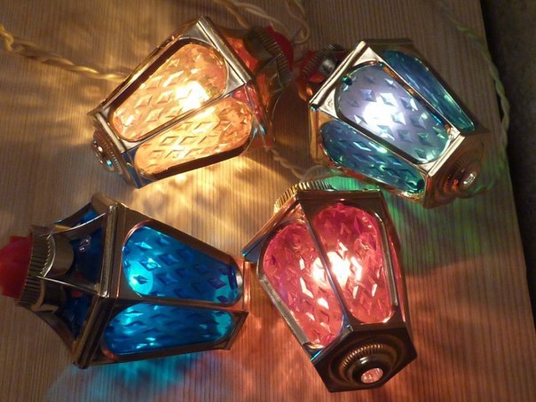 В Астрахани семейная пара обманула двух коллекционеров, желавших заполучить советские гирлянды