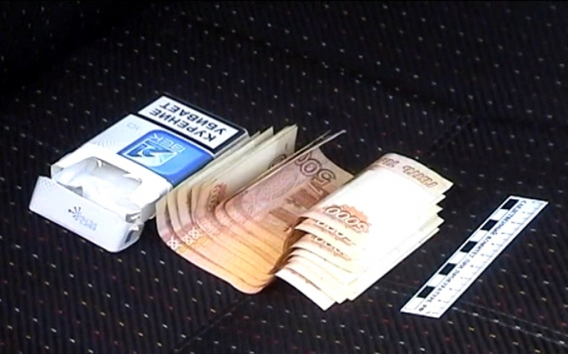 Астраханец пытался дать полицейскому взятку за покровительство в виде пачки сигарет с 50-тысячной начинкой