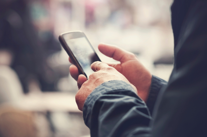 Астраханец после ссоры опубликовал интимные фото своей супруги в соцсетях