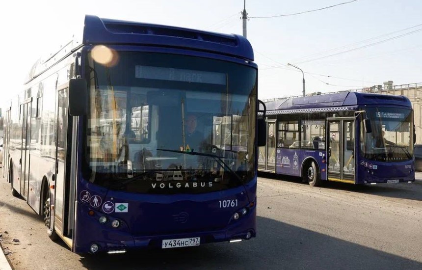 Астраханские пенсионеры предпочитают новые автобусы, молодежь – маршрутки