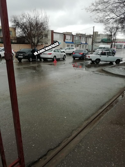 На одной из улиц Астрахани мистически размножились пострадавшие в ДТП машины