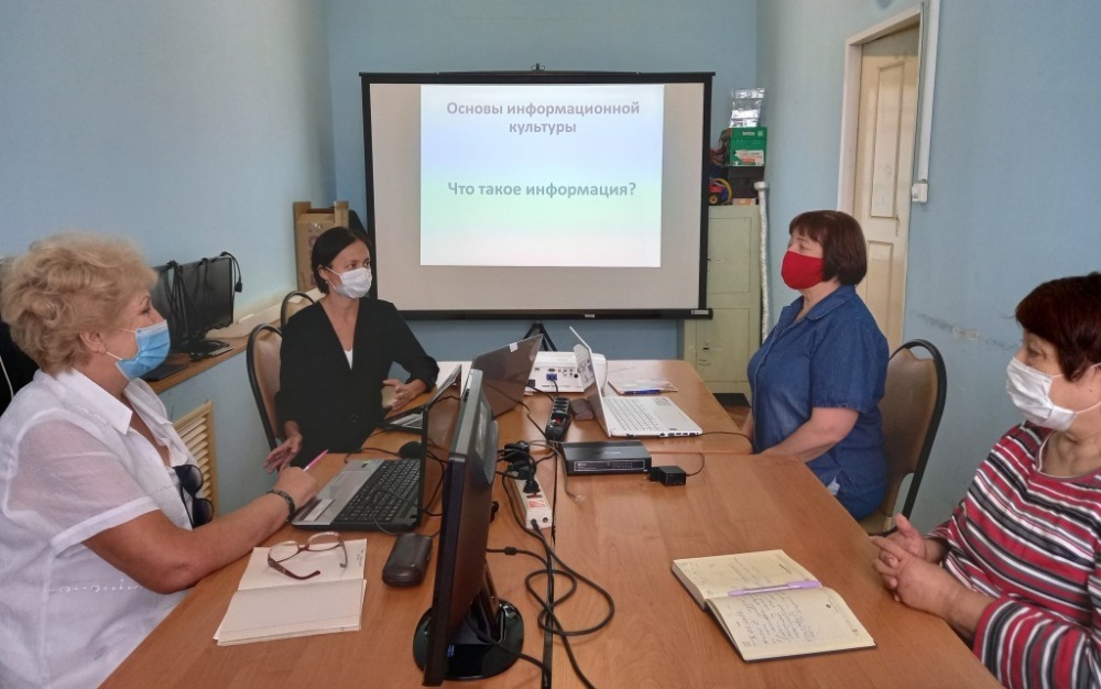 Камызякским пенсионерам читают лекции по эзотерике за бюджетный счет