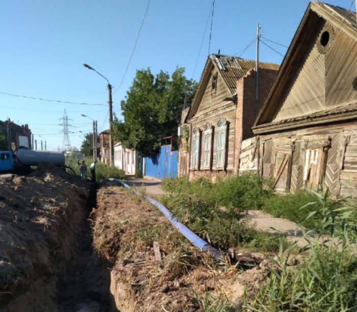 Жителям улицы Каховского в Астрахани, которую ремонтируют по федеральному проекту, предложили заплатить за прокладку канализации