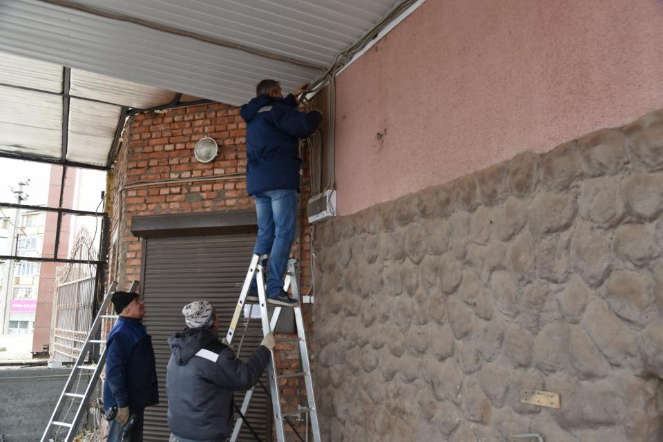 В Астрахани сносят шиномонтажку
