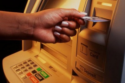 18-летняя астраханка украла у матери 40 тысяч, чтобы повидаться с отцом