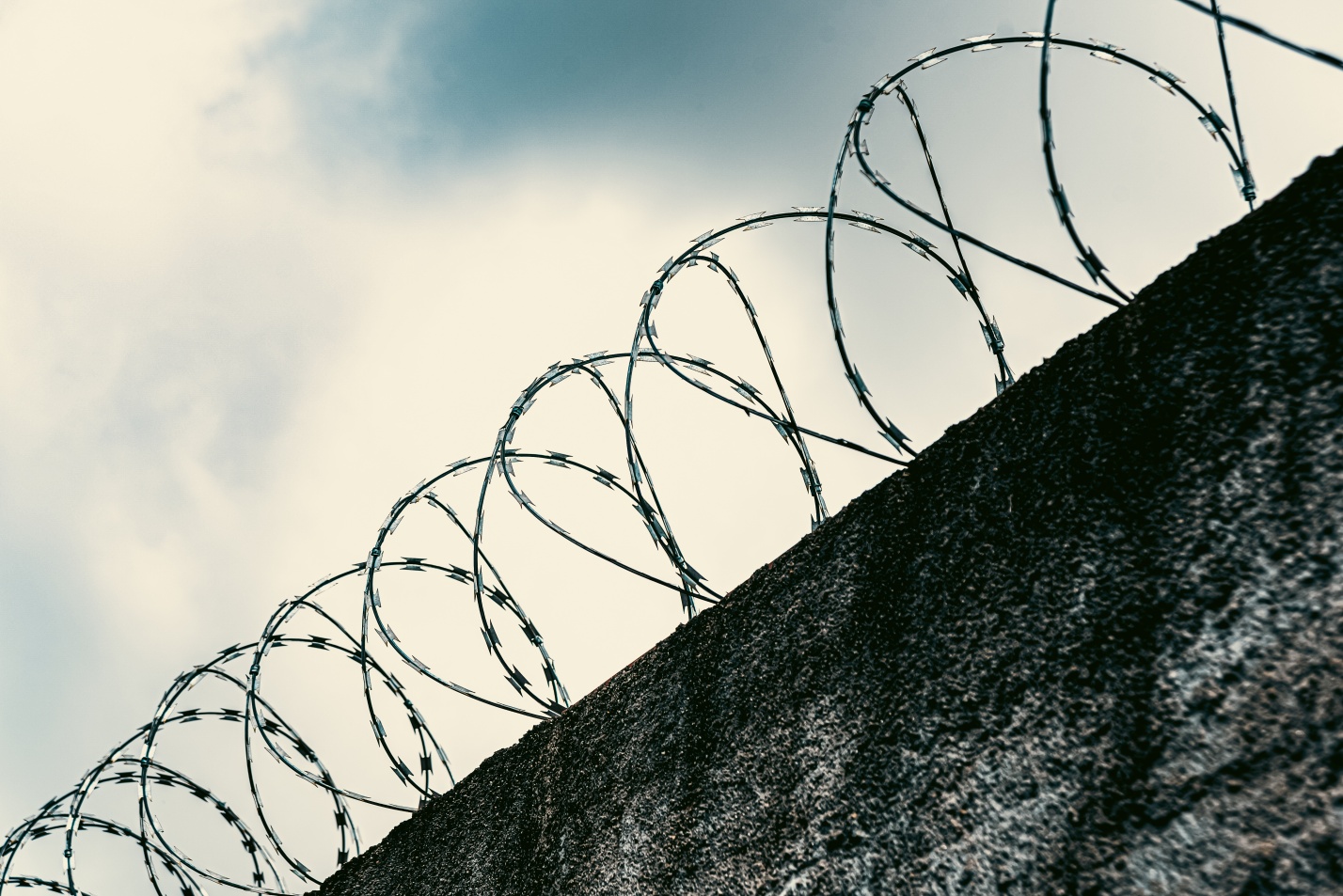 Один из начальников астраханского УГИБДД подозревается в крупной махинации