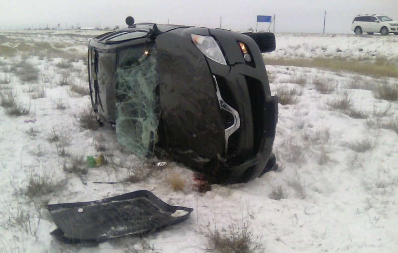 На астраханской трассе опрокинулся внедорожник: один человек пострадал