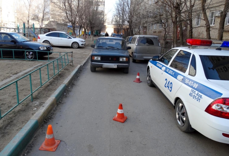 В Астрахани 10-летний мальчик угодил под колеса автомобиля