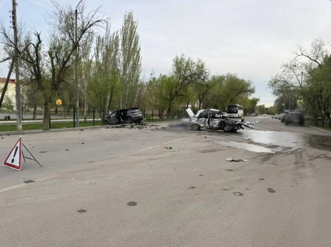 Смертельное ДТП в Астрахани унесло жизнь молодого водителя и отправило в больницу двоих детей
