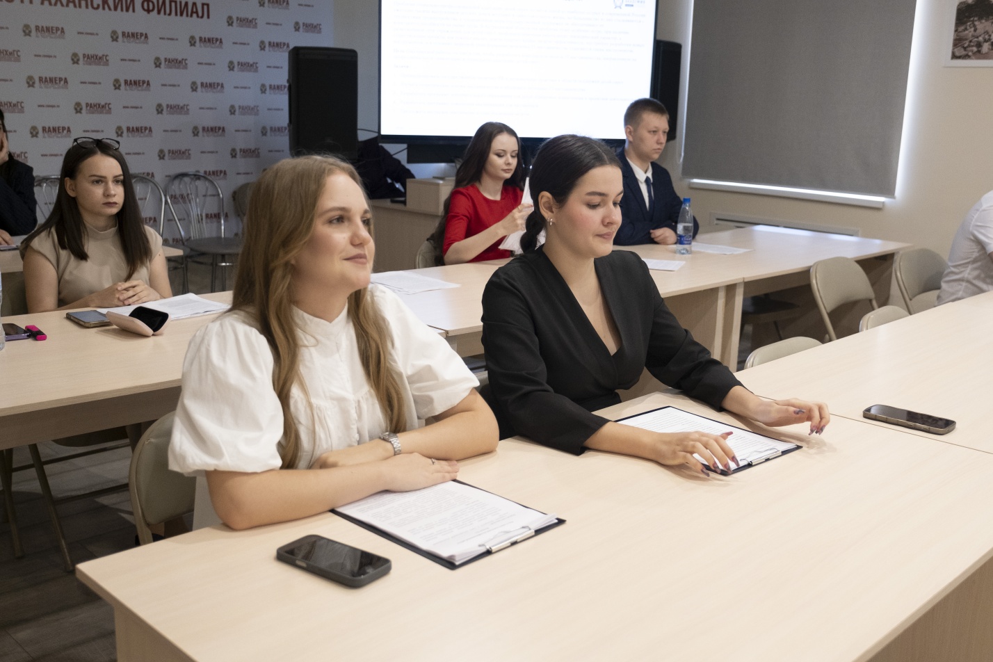Будущие госуправленцы защитили выпускные квалификационные работы в Астрахани