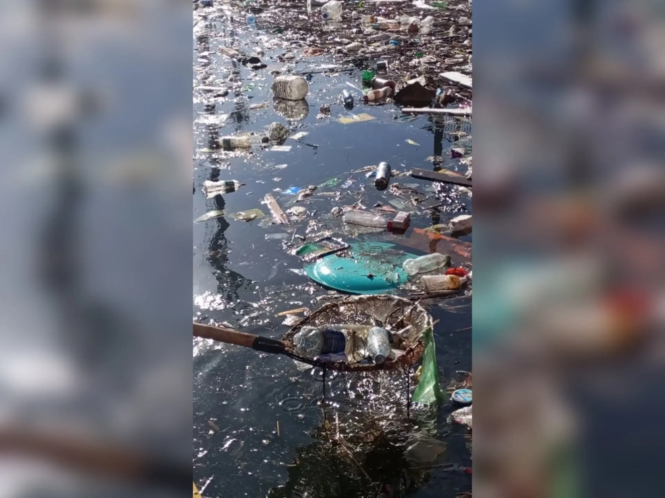 Что нашли астраханские коммунальщики на дне каналов после зимы?