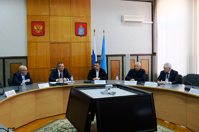 Астраханские депутаты и общественники поддержали решение о признании ЛНР и ДНР
