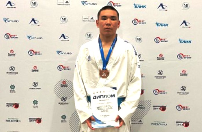 Астраханец выиграл бронзу на представительном международном турнире по каратэ