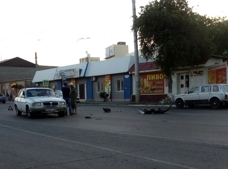 А я теряю бампер: В Астрахани участник ДТП скрылся, но оставил на память номер