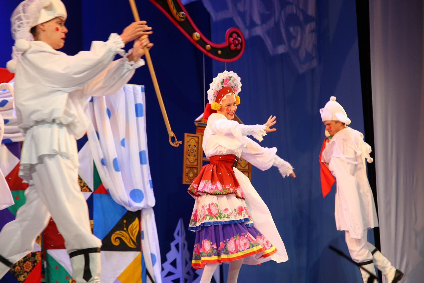 Серебряное сердечко в подарок: в Астраханском ТЮЗе прошла благотворительная елка от депутата Госдумы Леонида Огуля