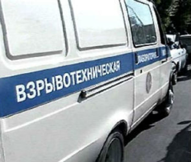 В Астрахани взрывотехники проверяют подозрительную сумку