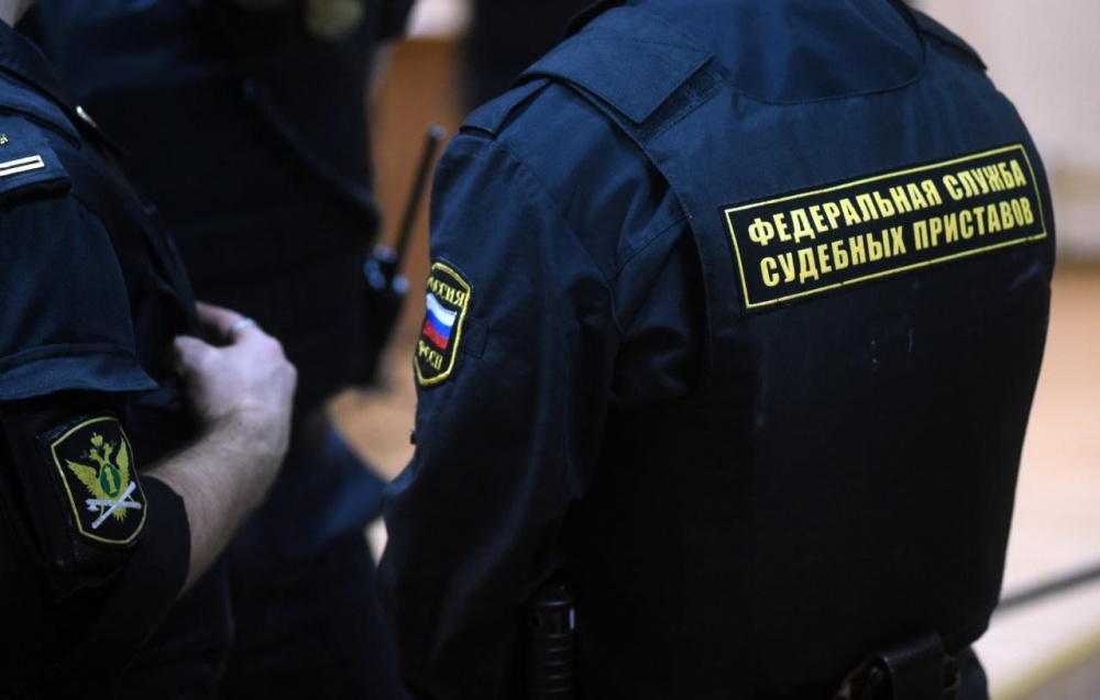 Куда дели больных? Судебные приставы опечатали астраханскую больницу