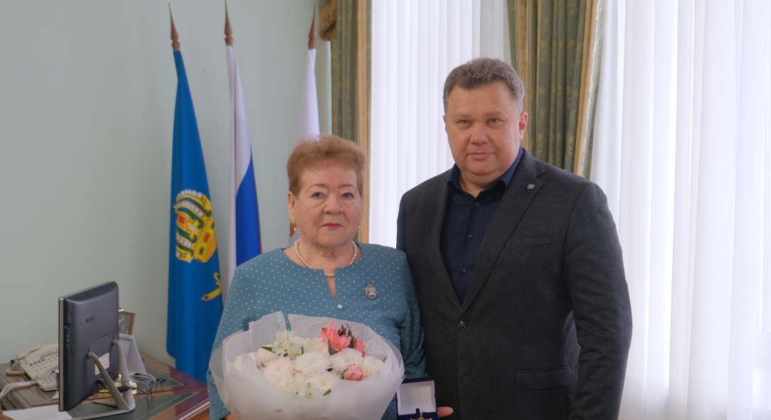Народный учитель Астрахани Нина Анатольевна Гневина отмечена почетным знаком «За гражданские заслуги» II степени