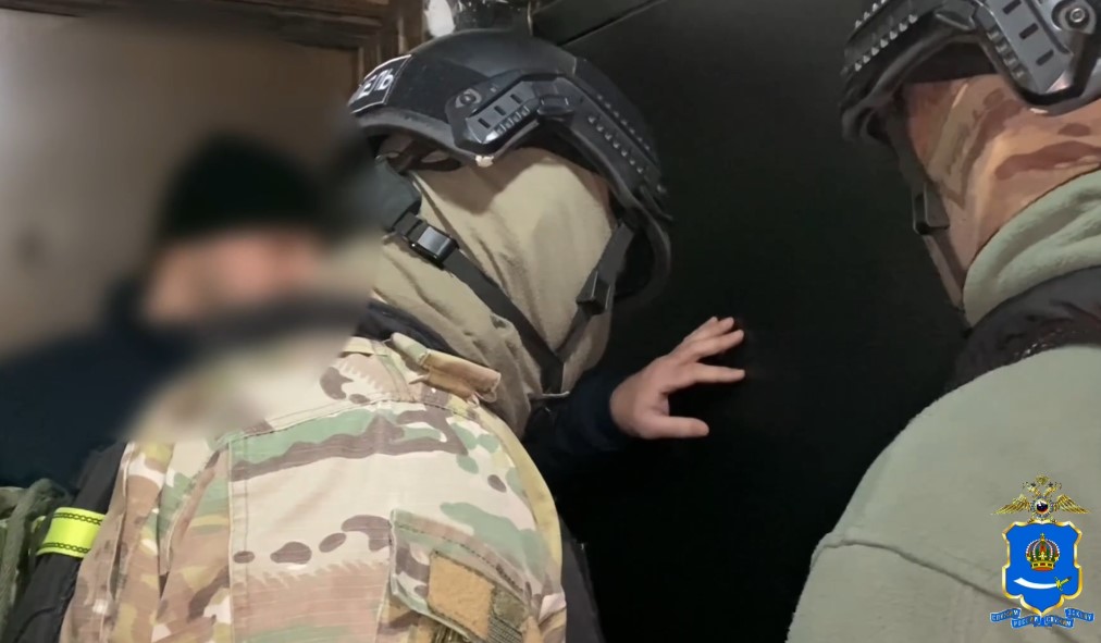 В Астрахани при поддержке спецназа задержали организаторов нелегальной миграции