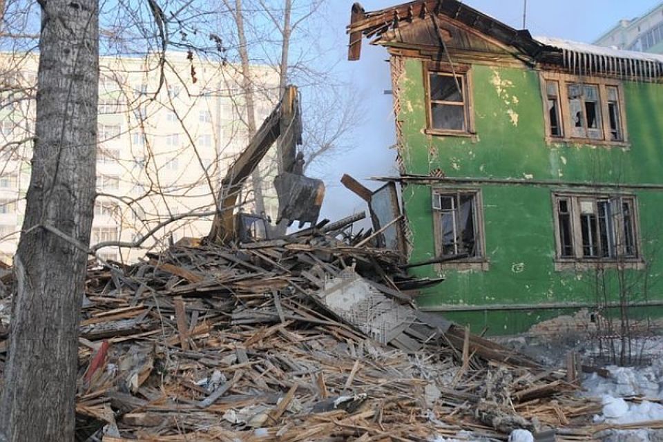 Прокуратура заставила камызякских чиновников снести аварийные дома