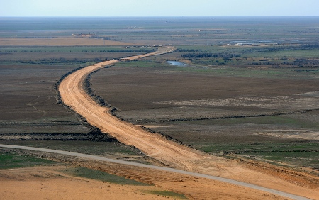 Строительство автодороги Астрахань-Махачкала завершится летом следующего года