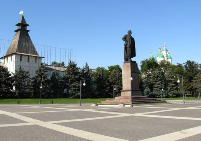 На площади Ленина в Астрахани теперь нельзя парковаться