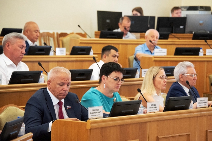 Астраханские депутаты освободили две социальные категории граждан от транспортного налога