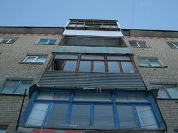 Астраханец разбился насмерть, упав с балкона студенческого общежития